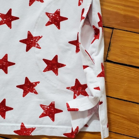 d&co Active White Tee With Red Stars, Pockets, and Side Slits - NWOT Sz L - Picture 5 of 8